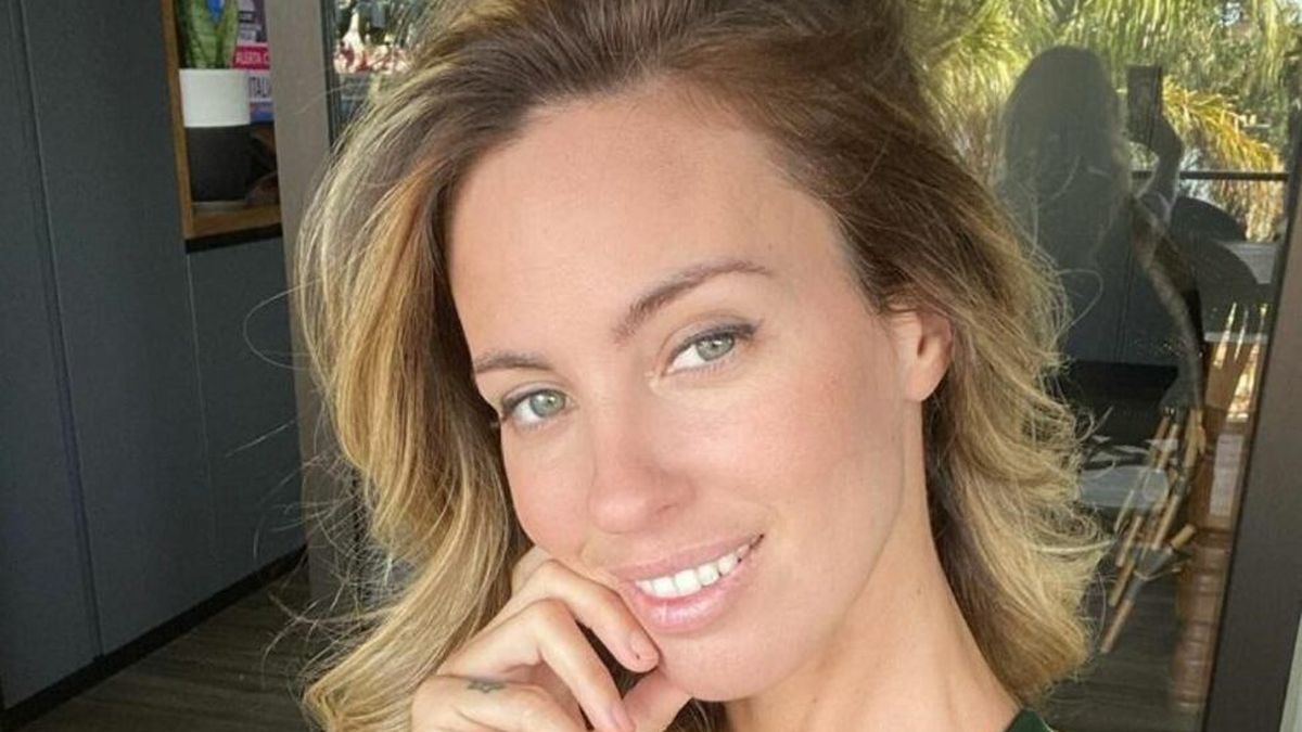 Roc O Guirao D Az Provocativa Y Con Una Micro Bikini Todos Mirando El Partido