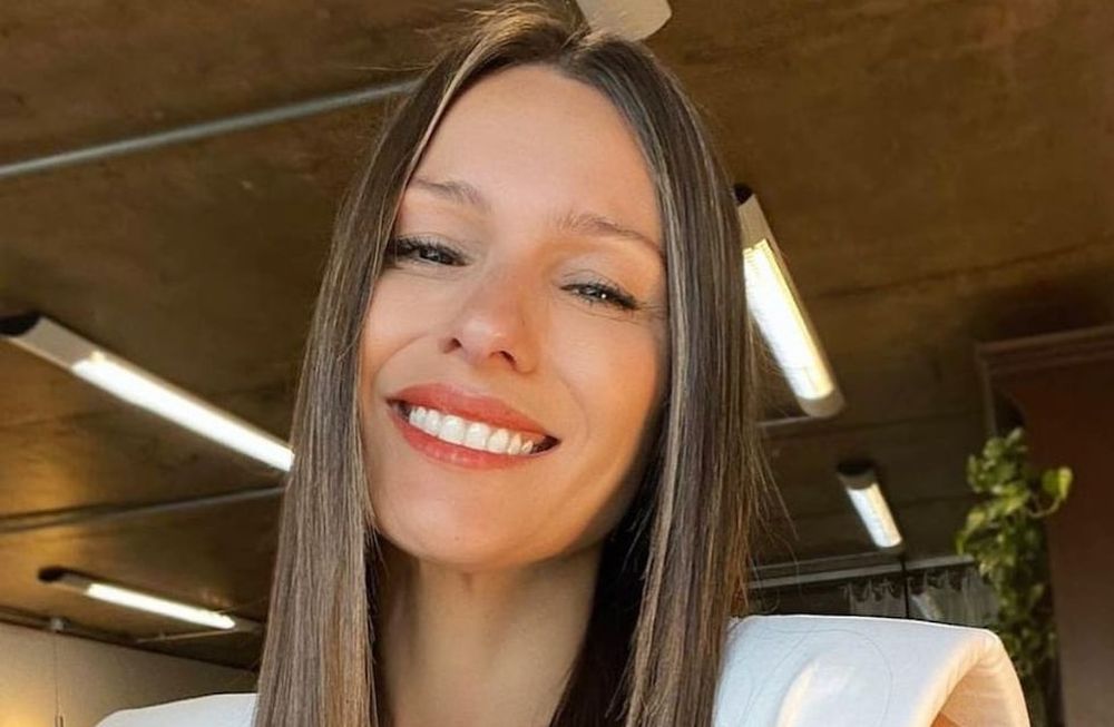 Pampita Sonri A La C Mara Con Un Look Nude Muy Escotado Y Se Llev Todos Los Likes