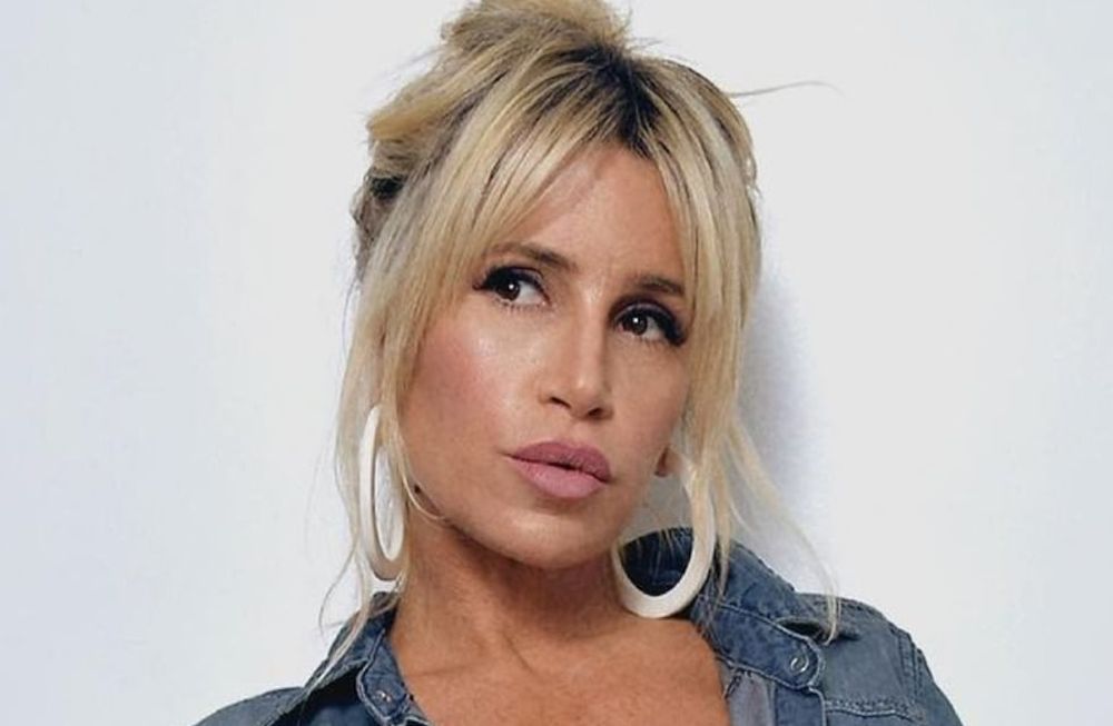 Florencia Pe A Se Par De Espaldas A La C Mara Y Exhibi Su Retaguardia Vestida Con Una Bikini