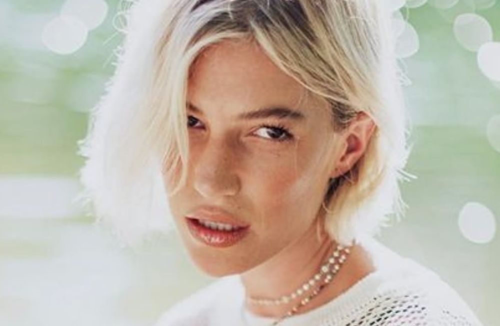 Stefi Roitman se sumó a un challenge brasilero y lo hizo con una bikini naranja que se le ve