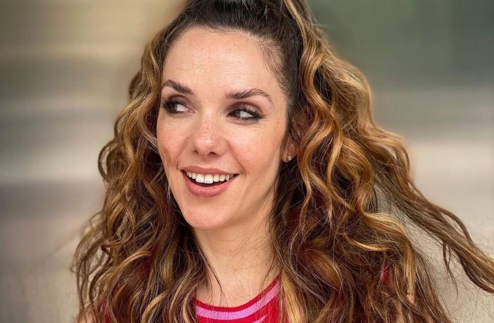 Julieta Nair Calvo Poste Fotos Duch Ndose Con Una Bikini Taparrabos Verde Lim N Y Le Llovieron
