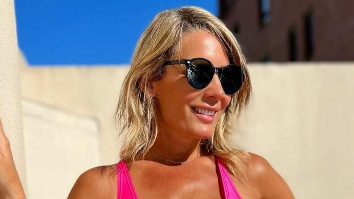 Roc O Marengo Subi La Temperatura Al Posar En La Pileta Con Una Bikini Negra De Aberturas Atrevidas