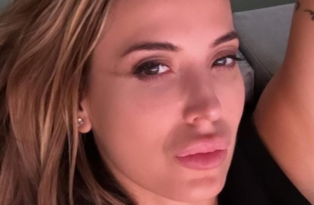 Jésica Cirio le hace frente al calor con una bikini de margaritas