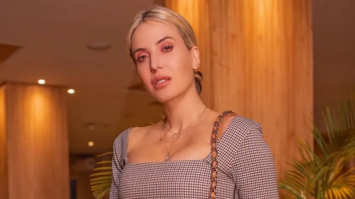 J Sica Cirio Se Sum A La Tendencia Underboob Y Sorprendi Con Una Bikini Verde