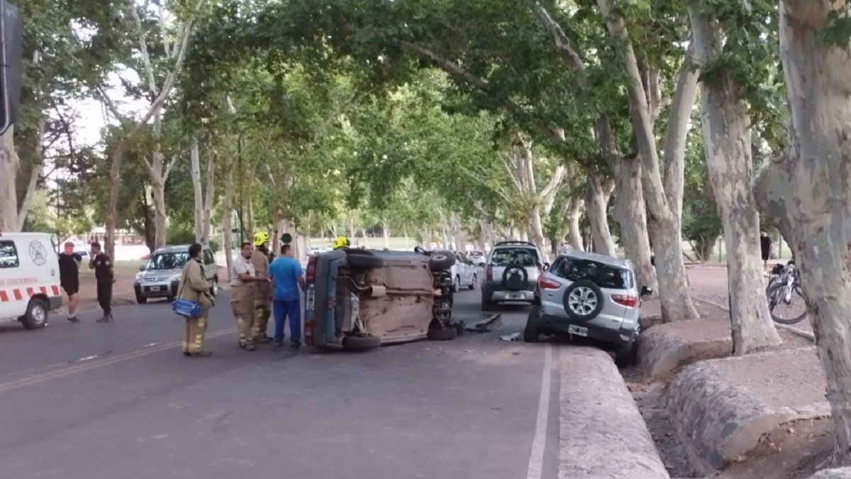 Incidente En El Parque San Mart N Quiso Sobrepasar A Un Auto Y Termin