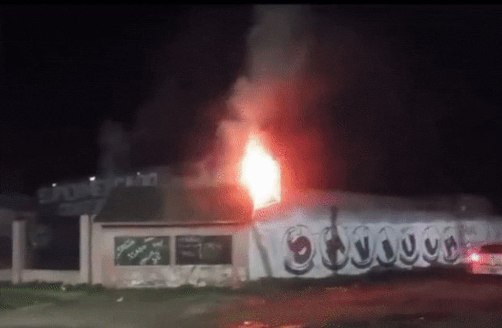 Robaron e incendiaron un supermercado en la localidad bonaerense de Moreno.