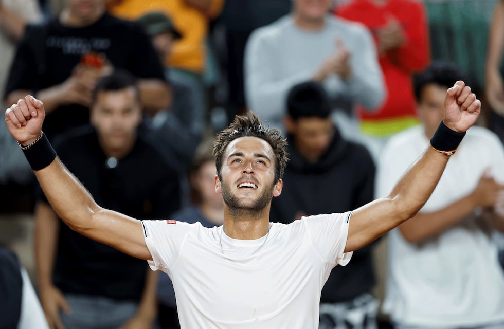 Gran triunfo de Etcheverry en tenis, para meterse en los cuartos de final en Estocolmo