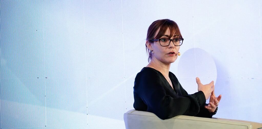 La secretaria de Minería, Fernanda Ávila, durante su exposición en el ciclo Democracia y Desarrollo. Foto: Andrés D'Elia / Clarín