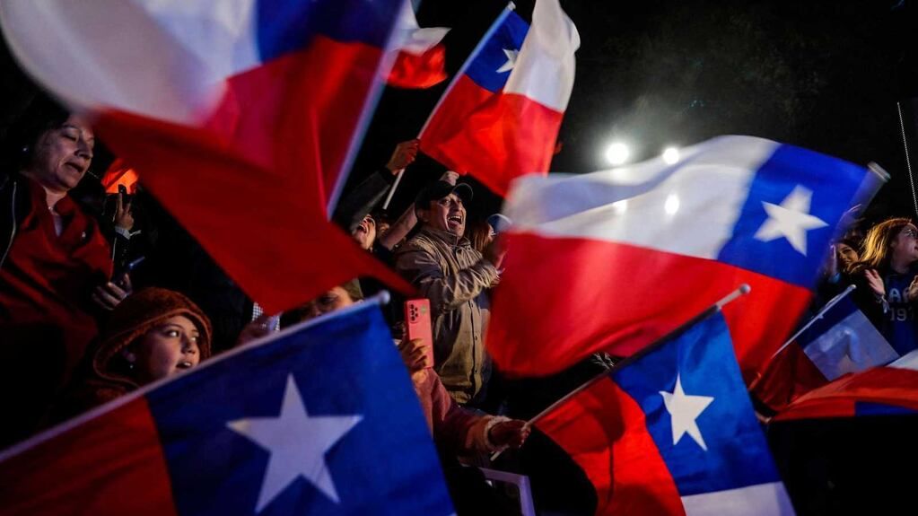 Simpatizantes del Partido Republicano, opositor al partido de gobierno del presidente Gabriel Boric, celebraron el triunfo electoral de la noche del pasado domingo 7 de mayo.