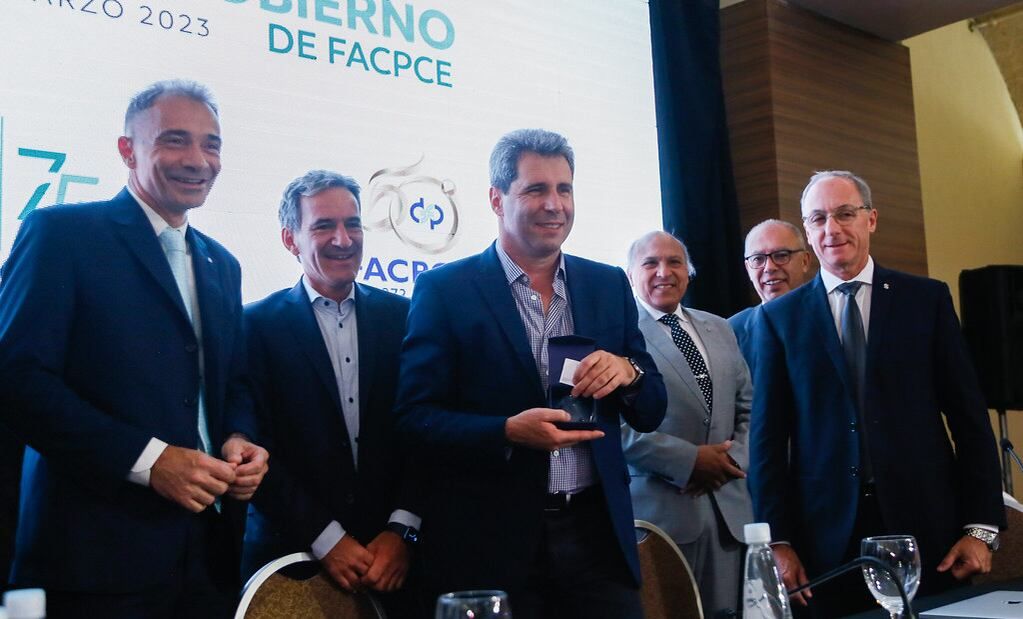 El gobernador Sergio Uñac con las autoridades del encuentro.