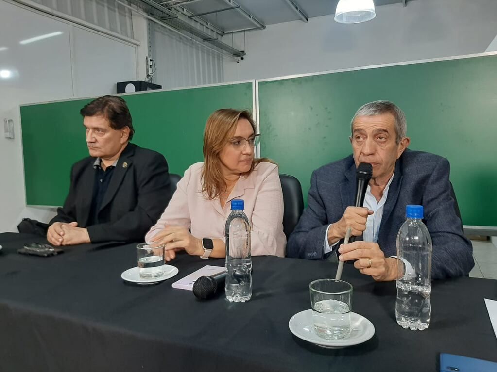 Daniel Olivares, Adriana García y Eduardo  Quattrpani estuvieron reunidos horas después de la cautelar de la Corte Suprema. Prefirieron no hablar de las hipótesis que se desprenden de esa medida y se concentraron en la cita del próximo domingo.