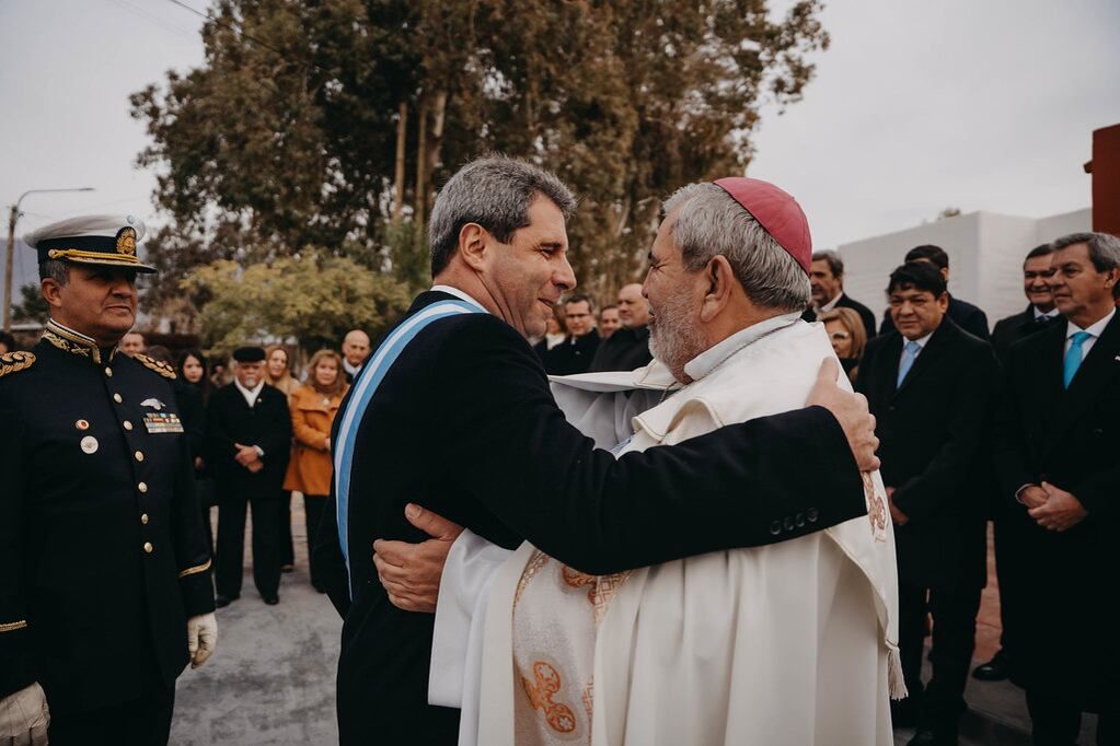 El gobernador Uñac en el desfile por el 9 de julio en Zonda.