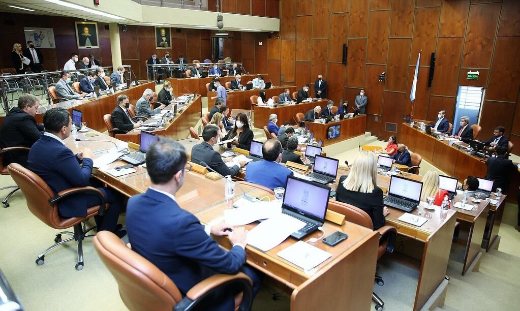 El cuerpo legislativo está constituido por 36 diputados, entre proporcionales y departamentales. El uñaquismo mantendrá el control a partir del 10 de diciembre.