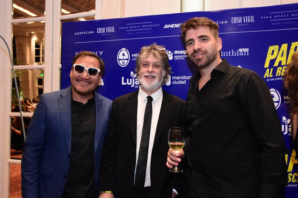 Avant premiere de “Papá al rescate”. Rodrigo Muñoz y los productores Sebastián Freund (Rizoma Films) y el mendocino Ramiro Navarro (Frontera Films). foto: Mariana Villa / Los Andes 