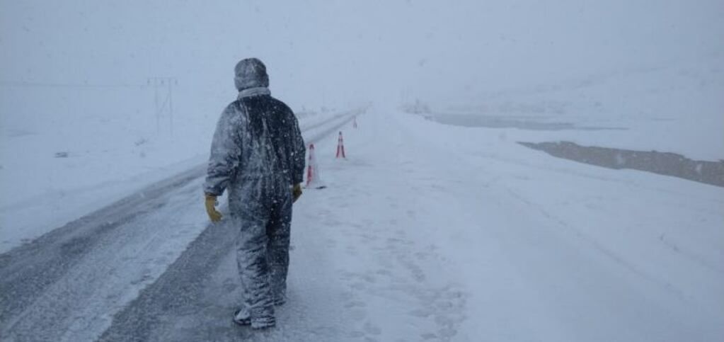 Cayó gran cantidad de nieve en Las Leñas e intensifican los trabajos para despejar el camino. / Foto: Prensa Gobierno de Mendoza