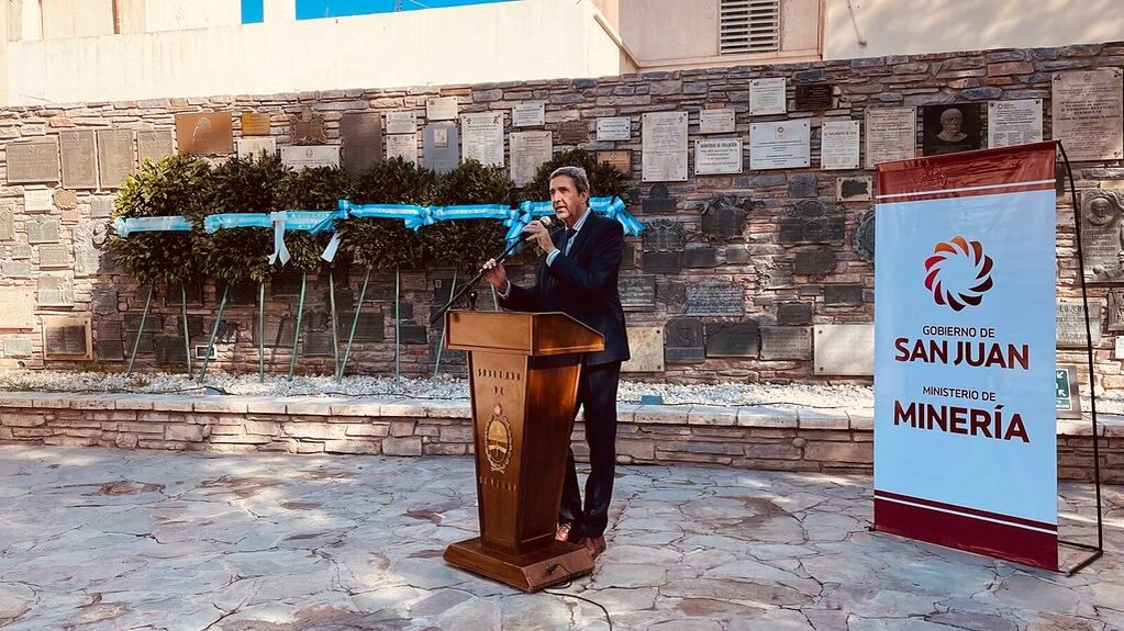 El ministro de Minería, Carlos Astudillo.