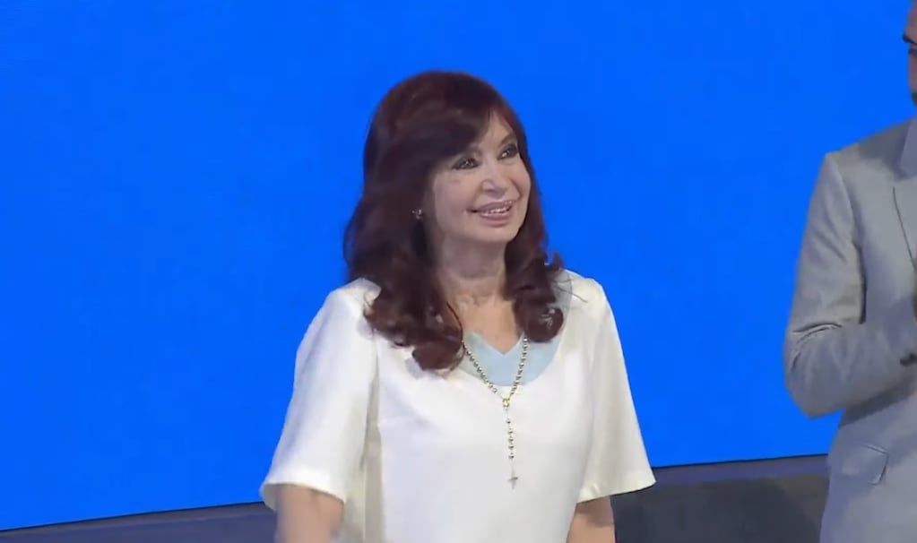 Cristina Fernández de Kirchner encabezó un acto en el Teatro Argentino de La Plata. Foto: Captura de video