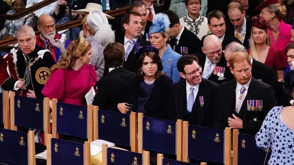 El príncipe Harry asistió sin su familia a la coronación del Rey Carlos III y Camila.