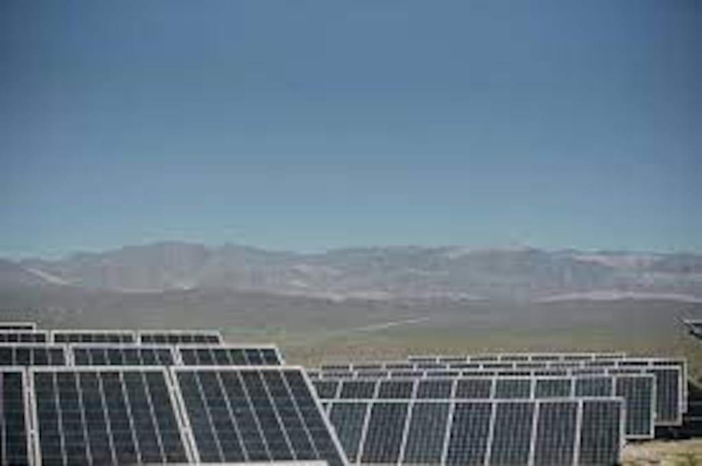 Parque solar en Zonda de YPF.