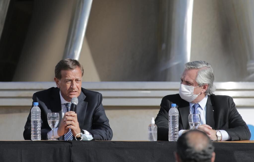 Rodolfo Suarez y Alberto Fernández en Impsa.