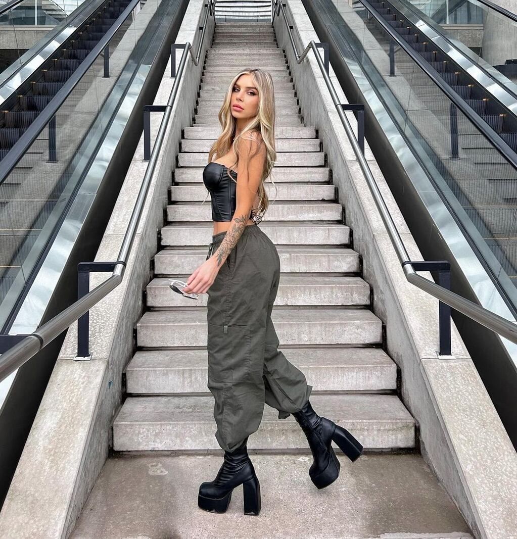 Romina Malaspina lució sensual y canchera a la vez, al usar un look en tendencia