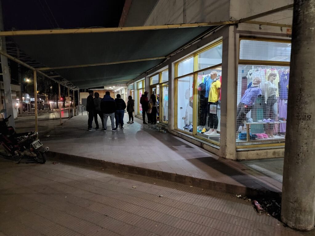 Intentos de saqueos en Río Cuarto. La Policía recuperó parte de la mercadería robada. (Policía)