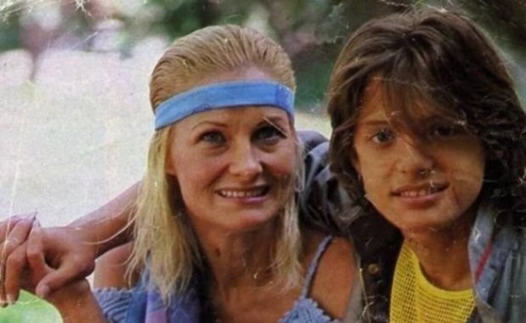Luis Miguel junto a su madre, Marcela Basteri.