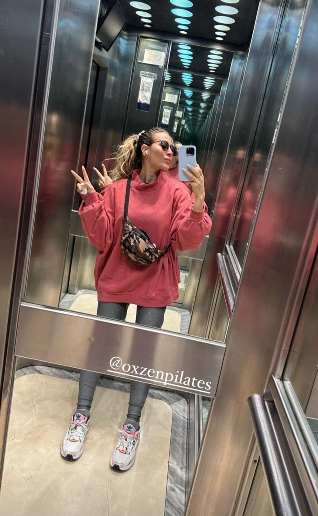 La cuidada foto de Jimena Barón frente al espejo.