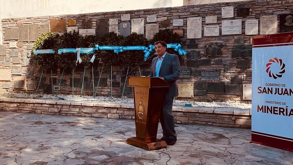 Mario Hernández durante el acto por el Día de la Minería en la Casa de Sarmiento.