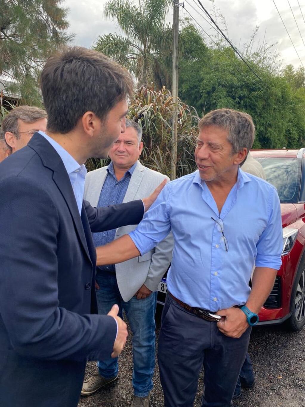 Agustín Ramírez recorriendo la provincia y hablando con la gente.