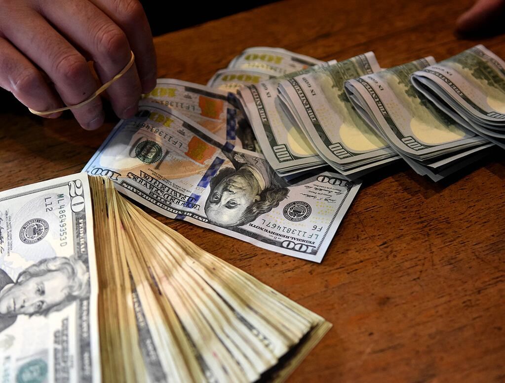 A diez días de las elecciones, el dólar blue alcanzó los $200.
