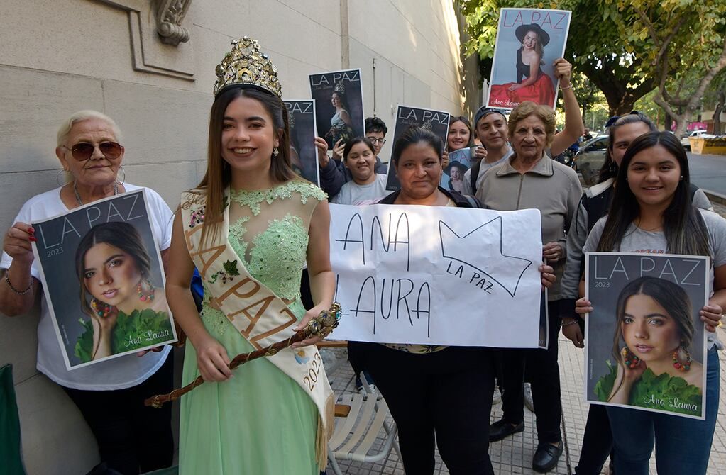 Comenzó esta mañana el canje de entradas y la venta de remanente para el Acto Central (sábado 4 de marzo) y las dos repeticiones de la Fiesta Nacional de la Vendimia 2023, en el Teatro Independencia. En la foto, la reina de La Paz Ana Laura Verde  Foto: Orlando Pelichotti
