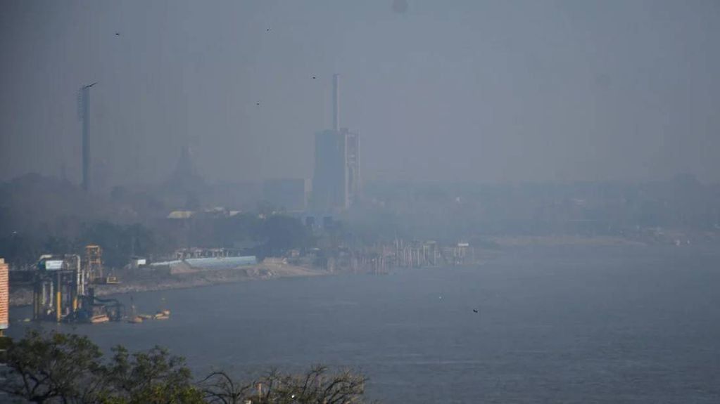 Por los incendios en el Delta del Paraná, el humo contaminó Rosario.