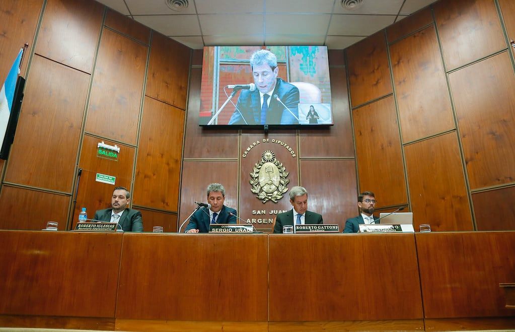 El gobernador Uñac en la Legislatura.