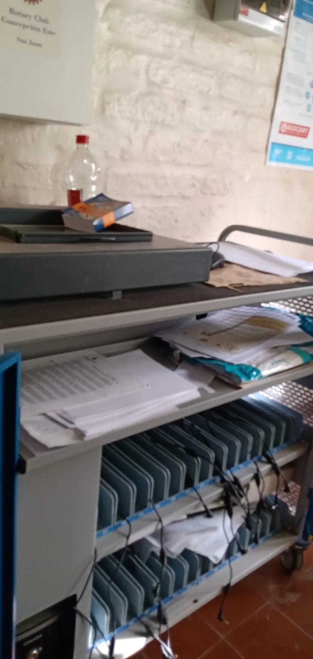 Se robaron más de 20 computadoras. Foto Tiempo de San Juan