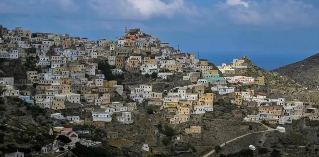 En el norte de la isla de Cárpatos se encuentra el pueblo de Olympos, una comunidad que acoge una de las pocas sociedades matriarcales.