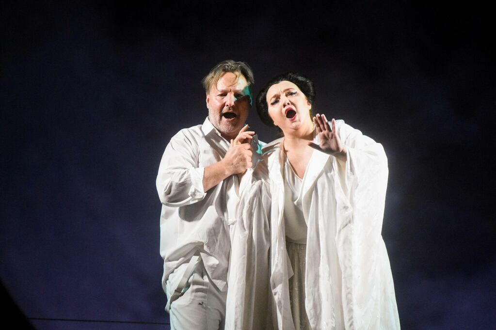 Schmunck y Tabernig unen sus voces en el dúo de amor del primer acto. Crédito: Prensa del Teatro del Bicentenario.