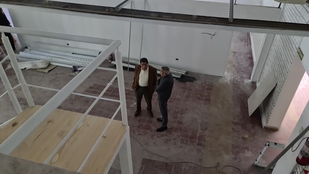 Guillermo De Sanctis y Eduardo Quattropani (en la foto), junto al cortista Daniel Olivares y el jefe de Policía, Luis Martínez visitaron hace poco las instalaciones que tendrá Jáchal para el funcionamiento del sistema acusatorio.