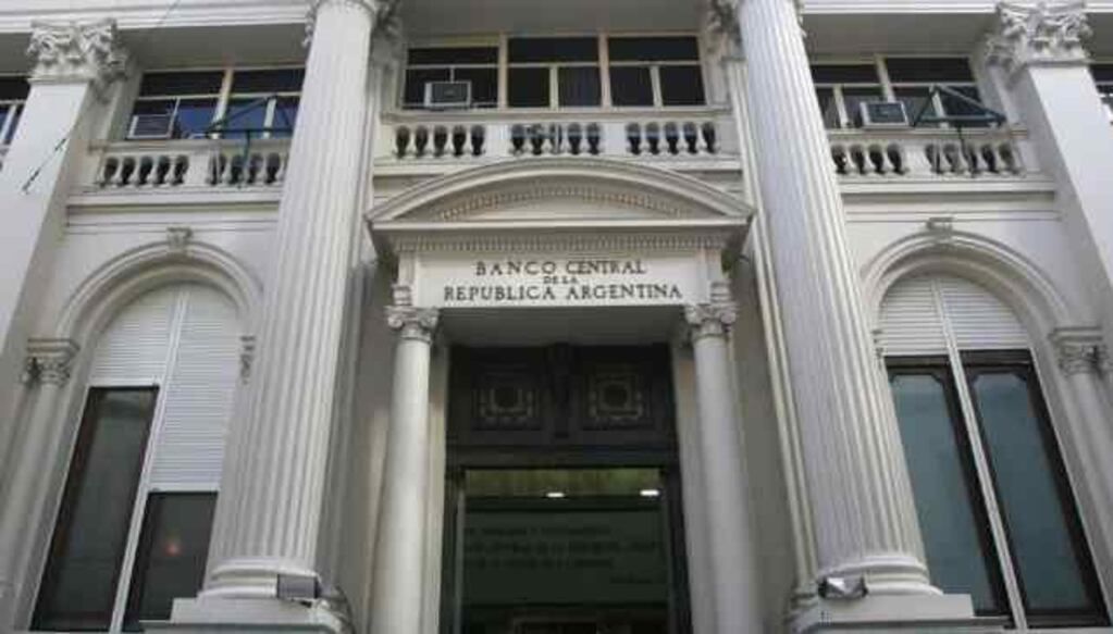 TASAS. Desde hoy rige la suba de tasas para plazos fijos que impuso el Banco Central.