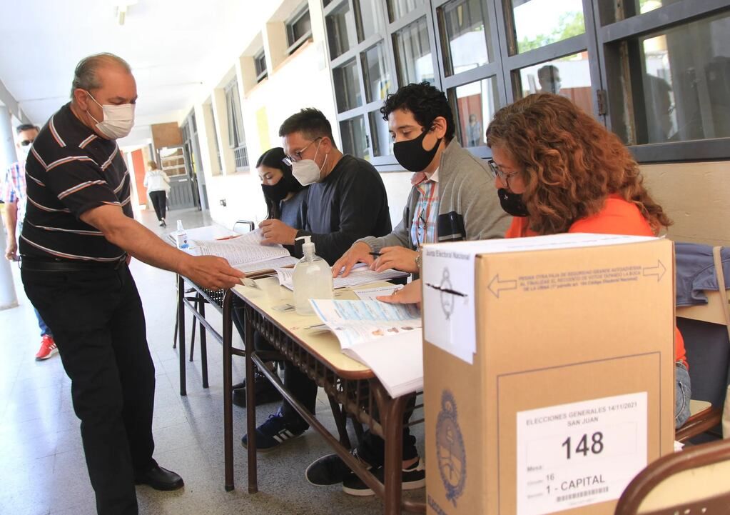 En 2021, los protocolos sanitarios pusieron un toque distintivo en las elecciones de diputados nacionales. El uso de barbijo fue la postal característica en todo el país.