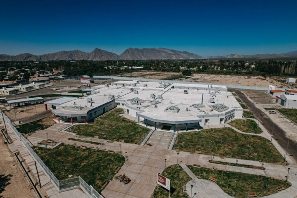 El imponente hospital San Roque está en una zona estratégica como el corredor de la Ruta 150 y es de fácil acceso. Allí se podrán atender pacientes de Jáchal, Valle Fértil e Iglesia.