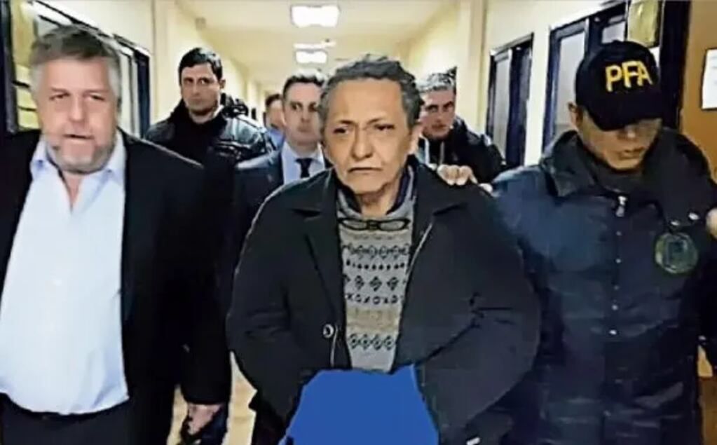 "La letra de las sobreescrituras en el caso denuncias por el empresario Armando Loson, es de Bacigalupo", informaron fuentes judiciales. Gentileza: Minuto 1.