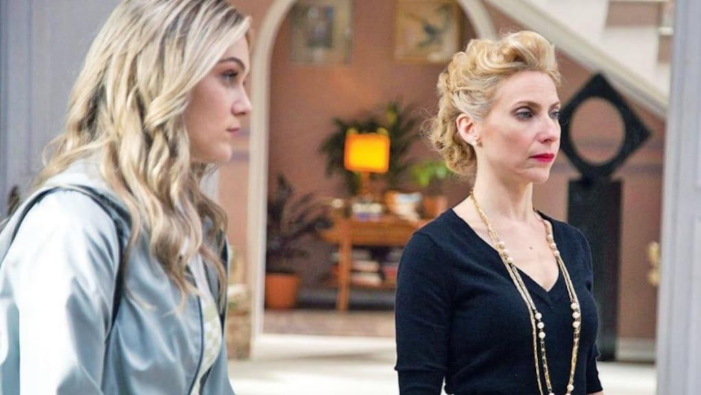 En "Entrelazados", Roger es la abuela de la familia.