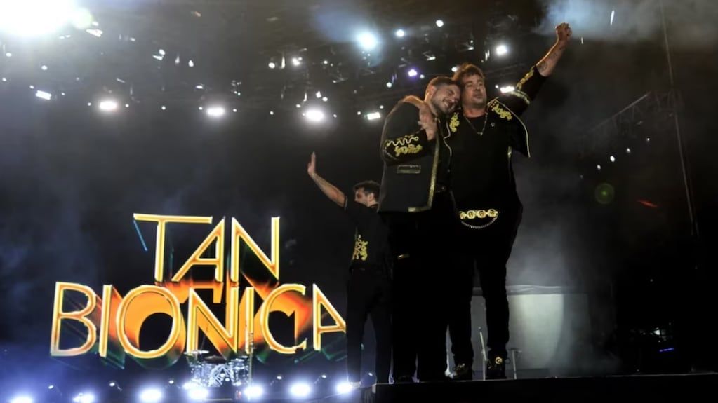 Chano y su hermano Bambi en la presentación de Tan Biónica. Foto: Infobae