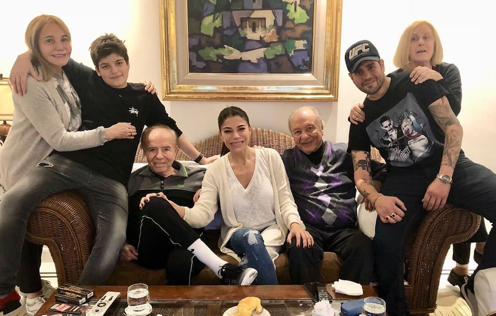 Carlos Menem con su familia.