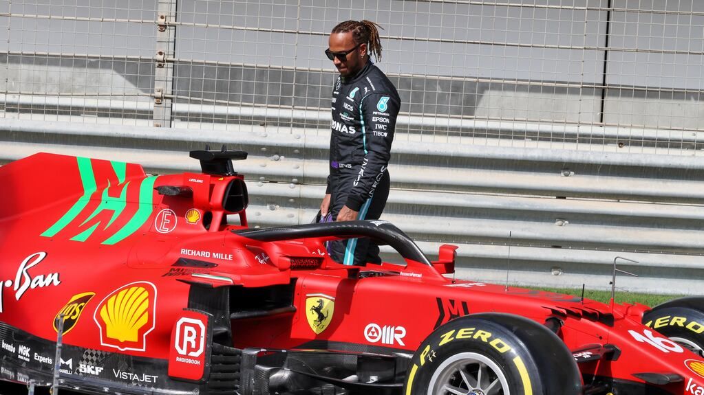 El nombre de Lewis Hamilton vuelve a ser vinculado con Ferrari. ¿Se podrá dar? (F1.com)