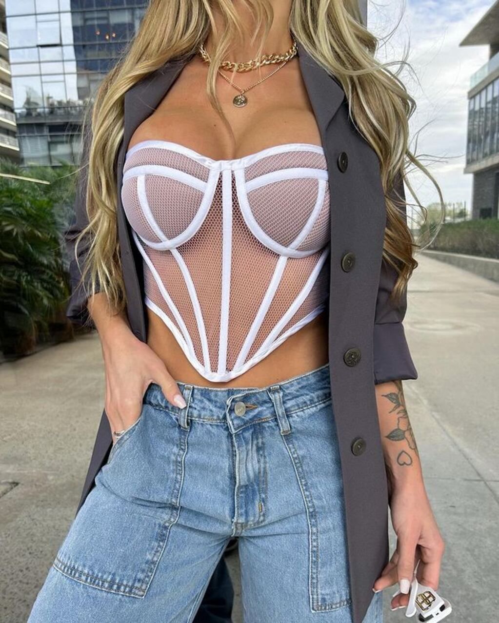 Romina Malaspina compartió con sus seguidores el sensual outfit que eligió y les preguntó qué opinaban.