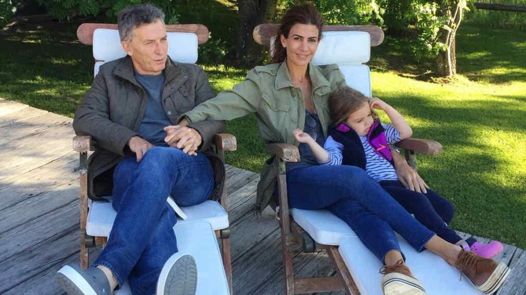 MACRI. Junto a Juliana Awada y su hija Antonia (DyN).