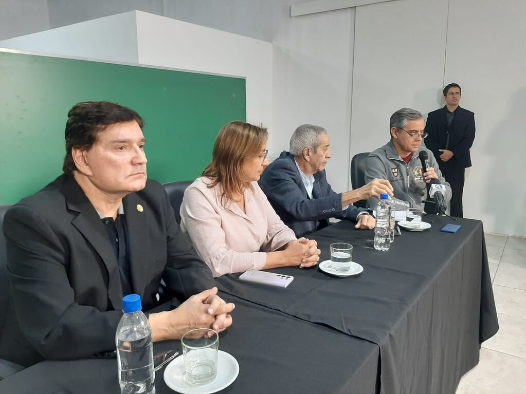 Los integrantes del Tribunal Electoral de la provincia encabezaron el último encuentro con los apoderados después de los comicios del 14. Se volverán a encontrar para las elecciones de gobernador y vice que permanecen suspendidas a instancia de la Corte Suprema.