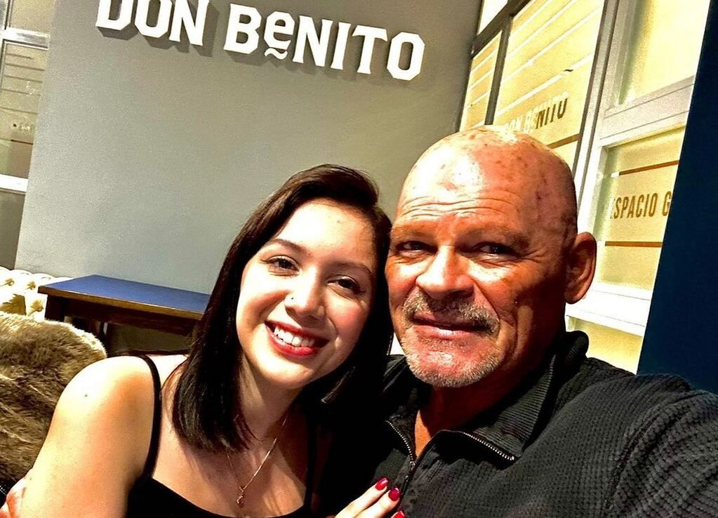 Alfa subió la primera foto romántica con su novia 40 años menor, Delfina Wagner.